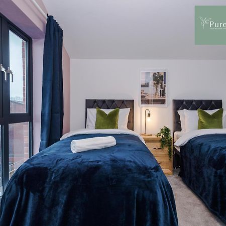 Stunning Five Bedroom Manchester House With Free Parking By Purestay Short Lets & Serviced Accommodation ภายนอก รูปภาพ