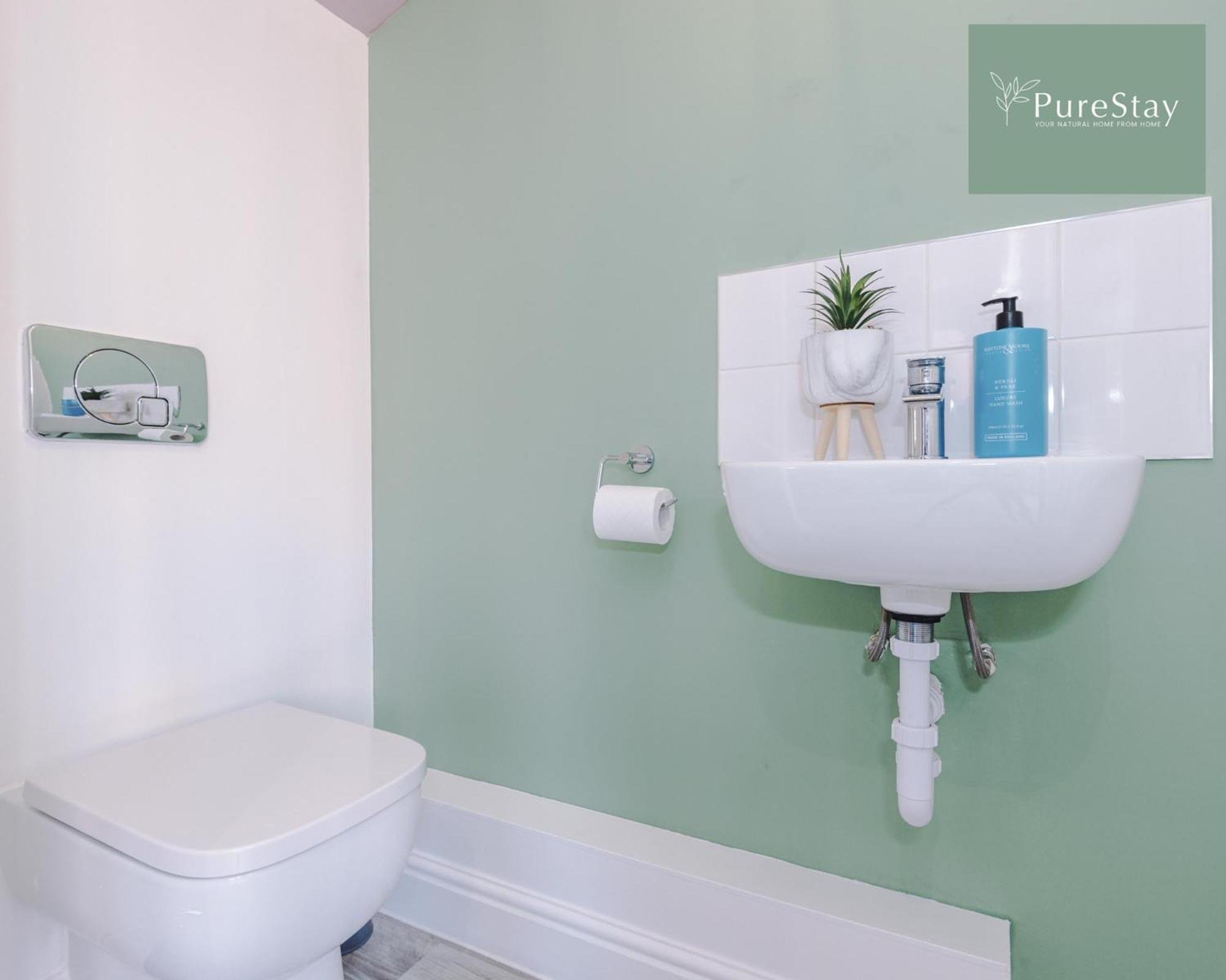 Stunning Five Bedroom Manchester House With Free Parking By Purestay Short Lets & Serviced Accommodation ภายนอก รูปภาพ