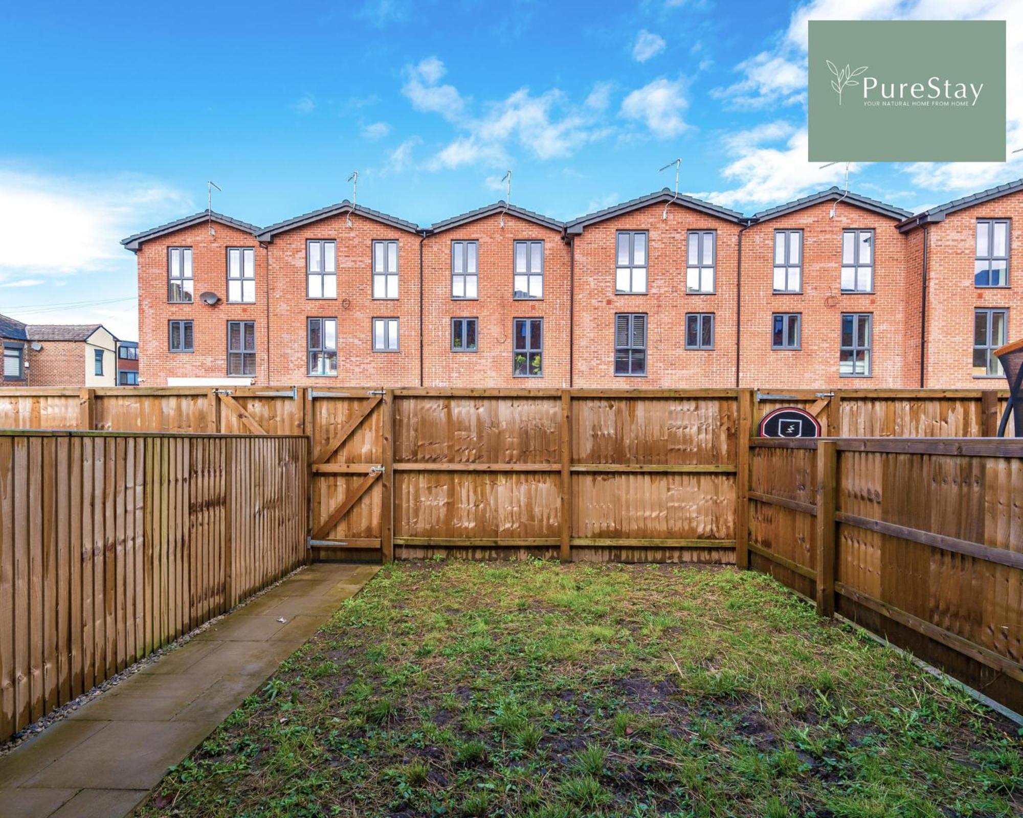 Stunning Five Bedroom Manchester House With Free Parking By Purestay Short Lets & Serviced Accommodation ภายนอก รูปภาพ