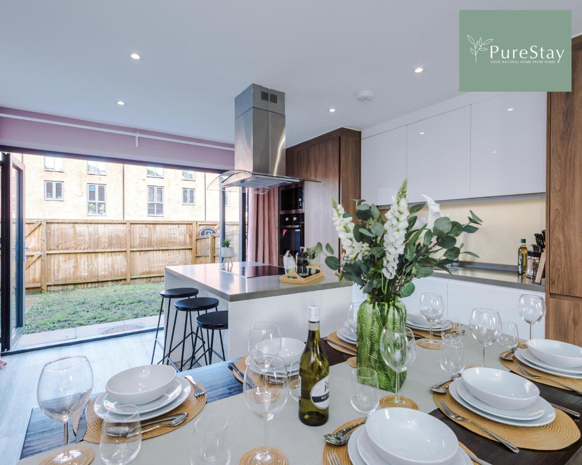 Stunning Five Bedroom Manchester House With Free Parking By Purestay Short Lets & Serviced Accommodation ภายนอก รูปภาพ