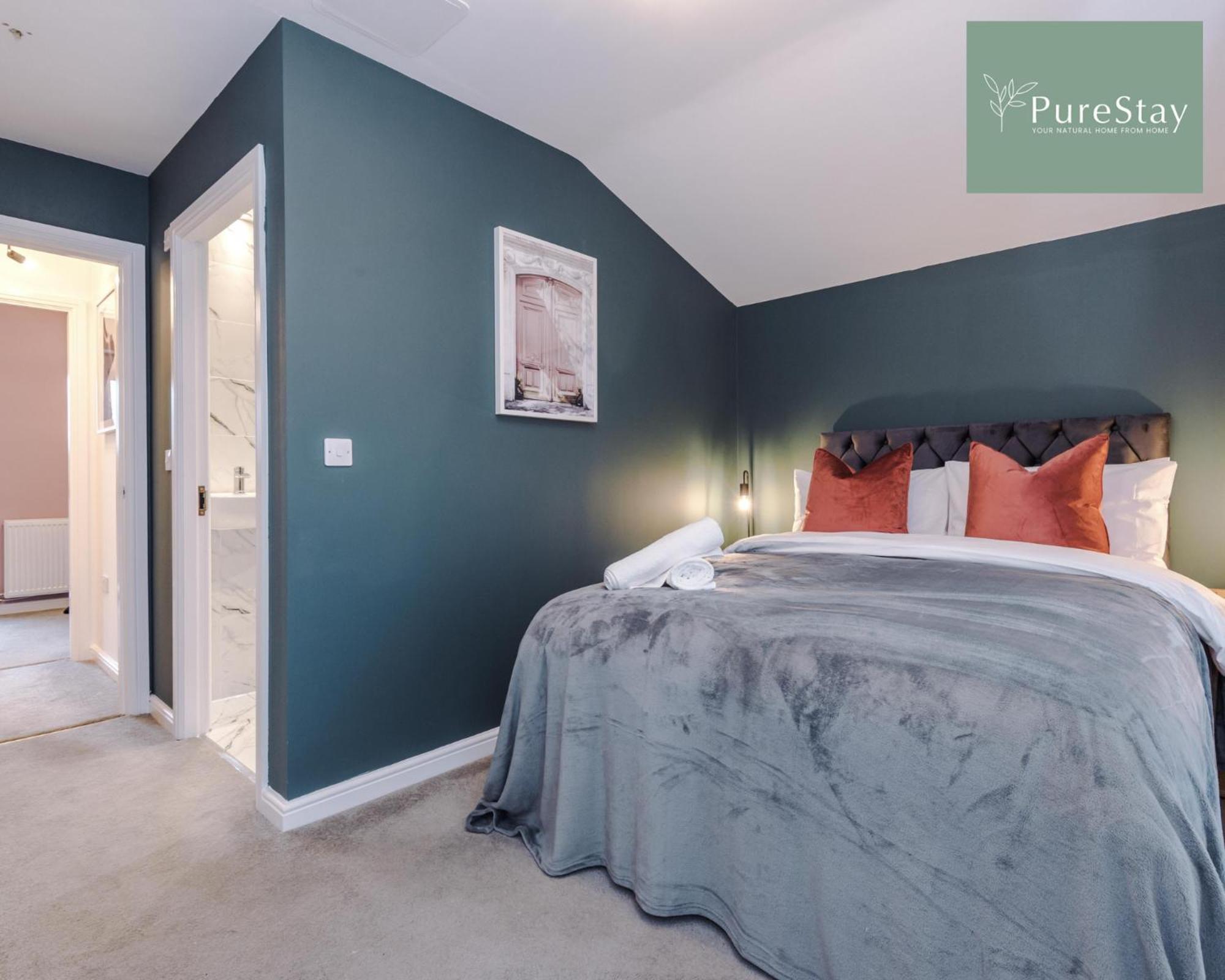 Stunning Five Bedroom Manchester House With Free Parking By Purestay Short Lets & Serviced Accommodation ภายนอก รูปภาพ