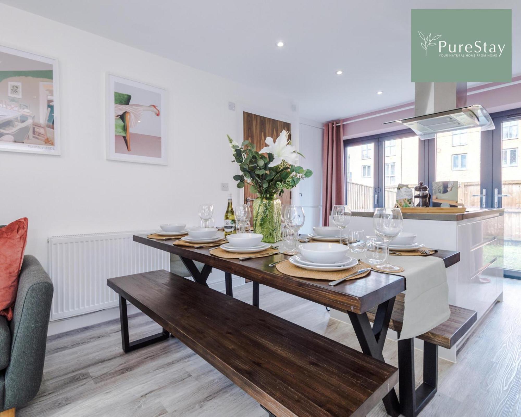 Stunning Five Bedroom Manchester House With Free Parking By Purestay Short Lets & Serviced Accommodation ภายนอก รูปภาพ