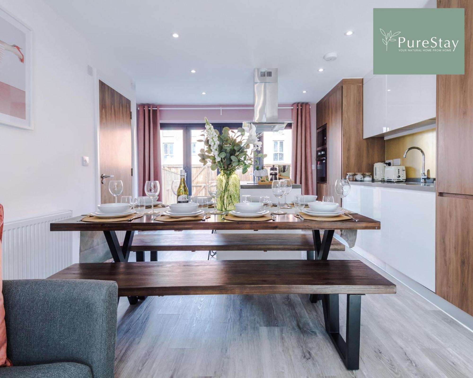 Stunning Five Bedroom Manchester House With Free Parking By Purestay Short Lets & Serviced Accommodation ภายนอก รูปภาพ
