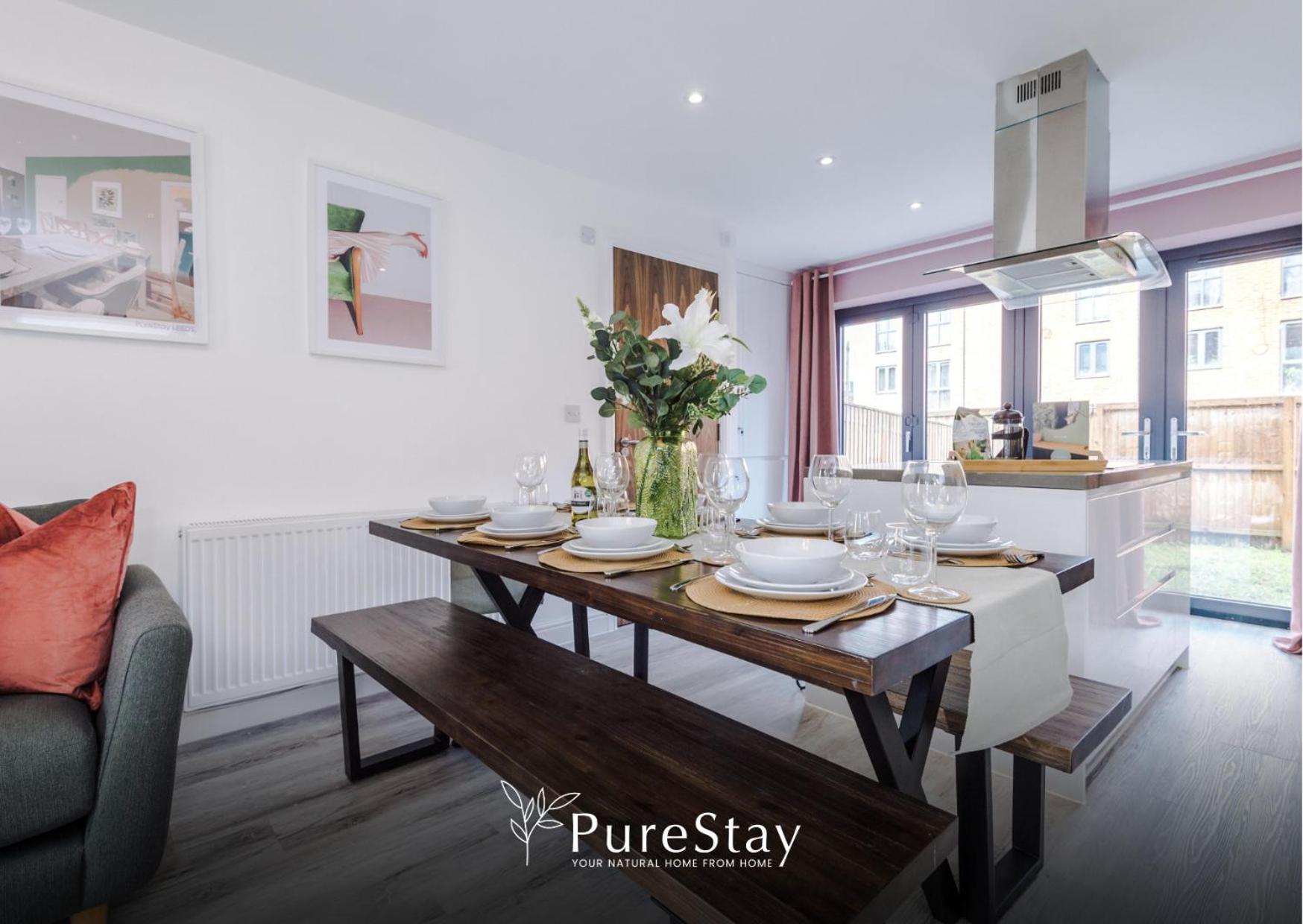 Stunning Five Bedroom Manchester House With Free Parking By Purestay Short Lets & Serviced Accommodation ภายนอก รูปภาพ