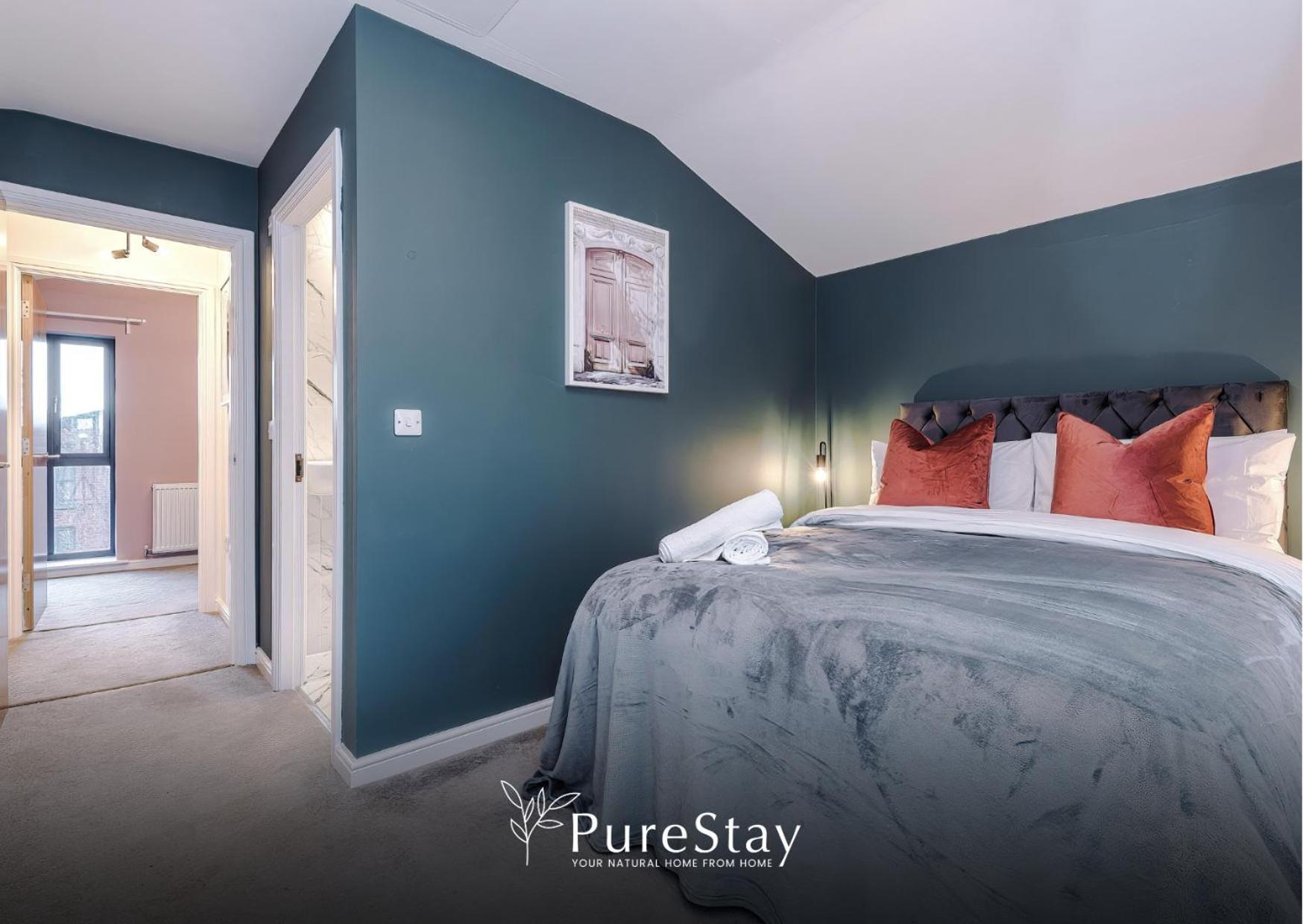 Stunning Five Bedroom Manchester House With Free Parking By Purestay Short Lets & Serviced Accommodation ภายนอก รูปภาพ